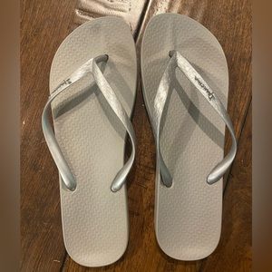 Ipanema flip flops size 11